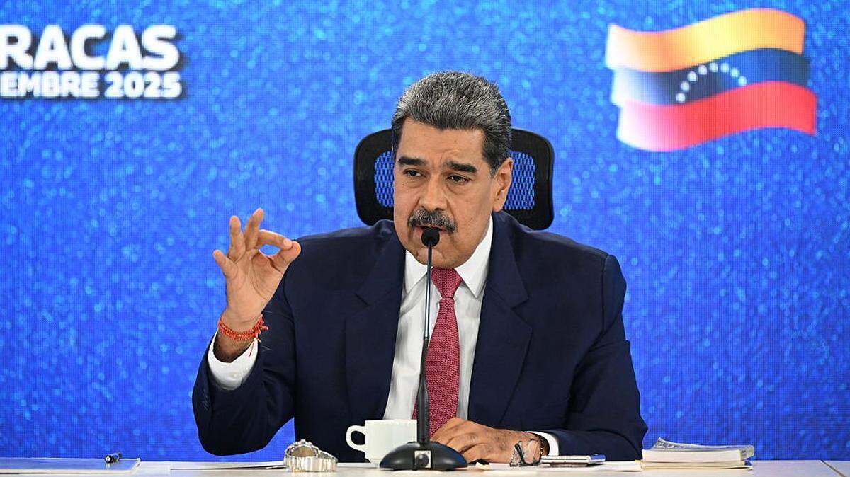 Foto de archivo. El gobernante de Venezuela, Nicolás Maduro, bromeó este martes sobre las menciones que hacen de él los medios de comunicación en Estados Unidos y dijo sentirse más famoso que la estrella del pop Taylor Swift en ese país, en un contexto marcado por las tensiones entre Caracas y Washington debido a la creciente presencia militar de la nación norteamericana en el mar Caribe. 