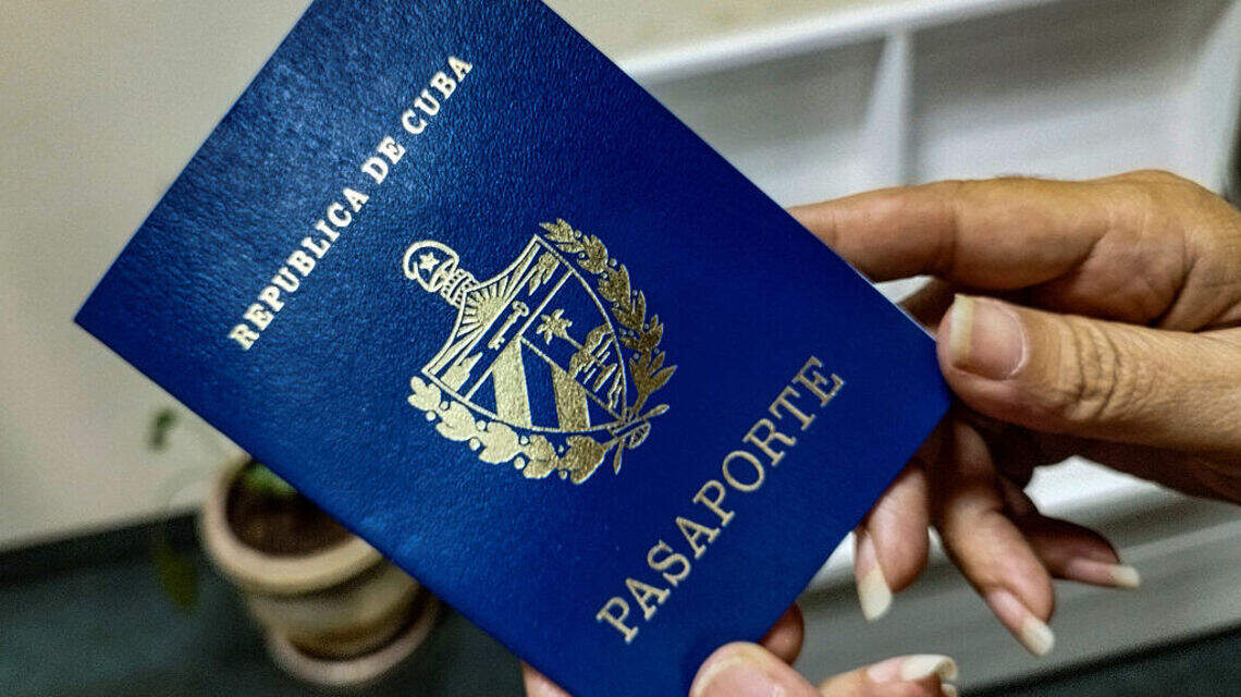 Visas a cubanos sufren otro golpe: consulado impone este duro requisito bancario en agosto