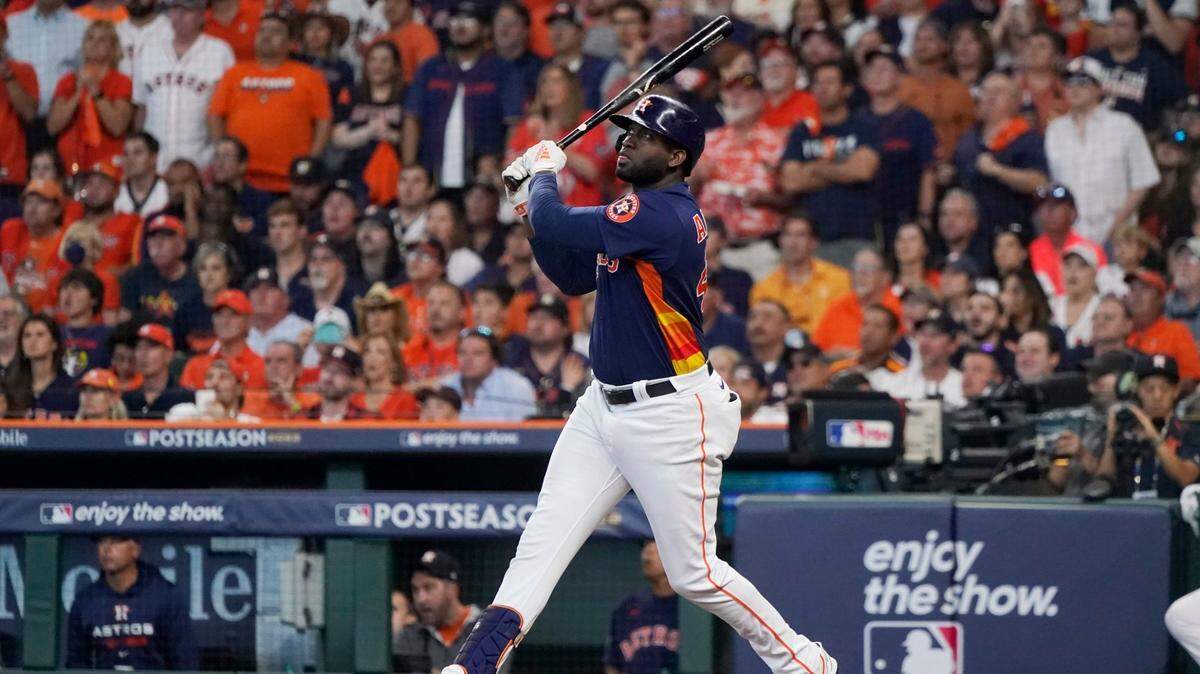 El jardinero cubano Yordan Álvarez es un bate poderoso en la alineación de los Astros para la serie ante los Filis.