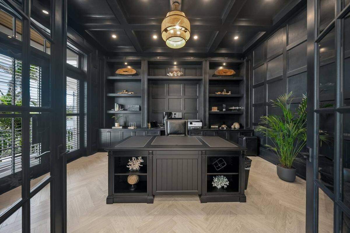 Esta propiedad de ultralujo, con un precio de $25,950,000, está a la venta en Longboat Key. SRQ360, Inc.