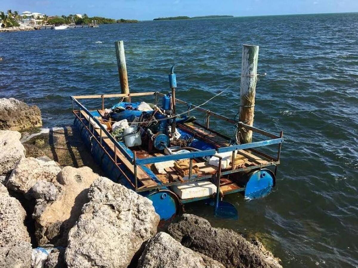 Una balsa de inmigrantes cubanos en el Ocean Resort de Cayo Largo.