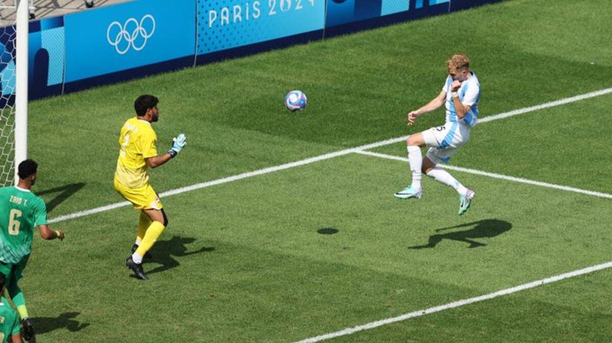 La Argentina olímpica rectificó el tropezón de la primera ronda en los Juegos de París y con una victoria 2-1 contra Irak, con tantos de Thiago Almada, Luciano Gondou y Equi Fernández, se colocó en buena posición para pasar a cuartos de final, con el destino en sus propias manos.