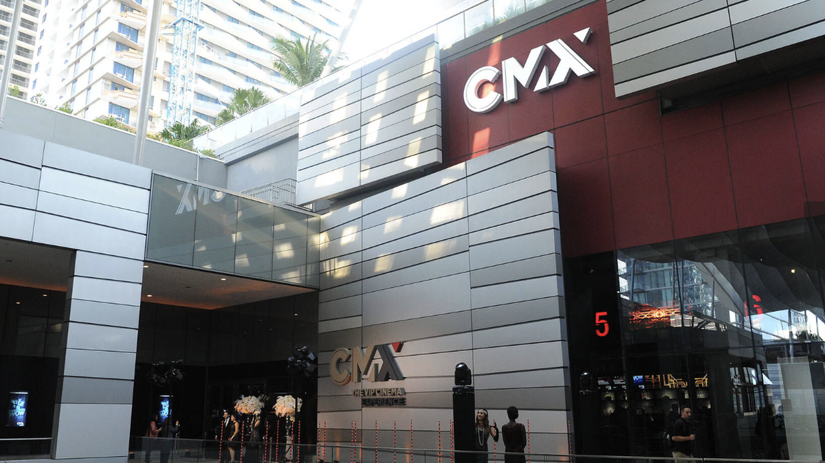 CMX Cinemas promete una “experiencia de cine VIP” ya que cuenta con 10 pantallas y audio de alta tecnología.