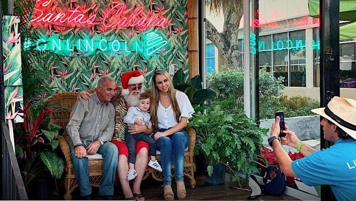 Un encuentro inolvidable con Tropical Santa en su encantadora cabaña en Lincoln Road.