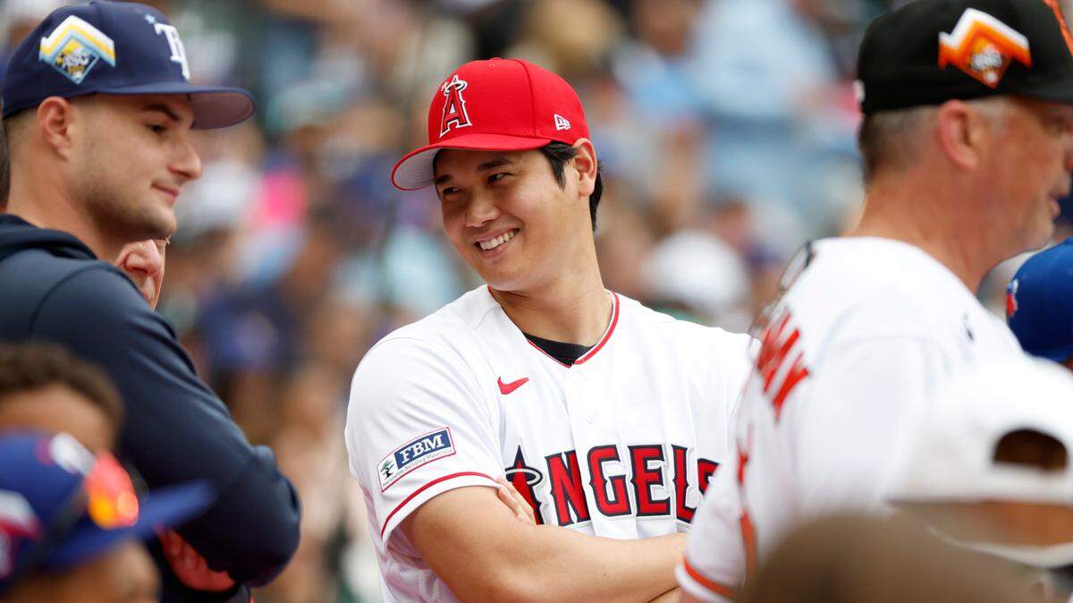 El astro japonés Shohei Ohtani sonríe durante el Derby de Jonrones celebrado el 10 de julio de 2023 en Seattle.