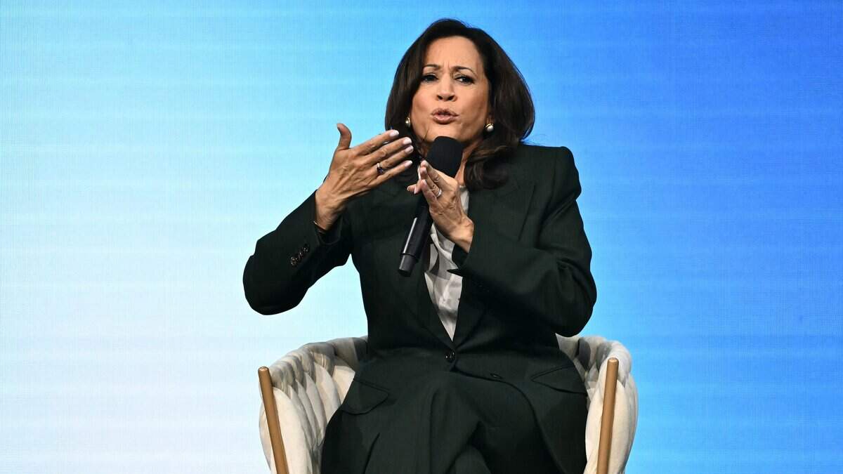 La ex vicepresidenta de Estados Unidos, Kamala Harris, participa en un panel de discusión durante la Cumbre Mundial Austríaca (Austrian World Summit) de la Iniciativa Climática Schwarzenegger, el 16 de junio de 2026 en Viena, Austria.