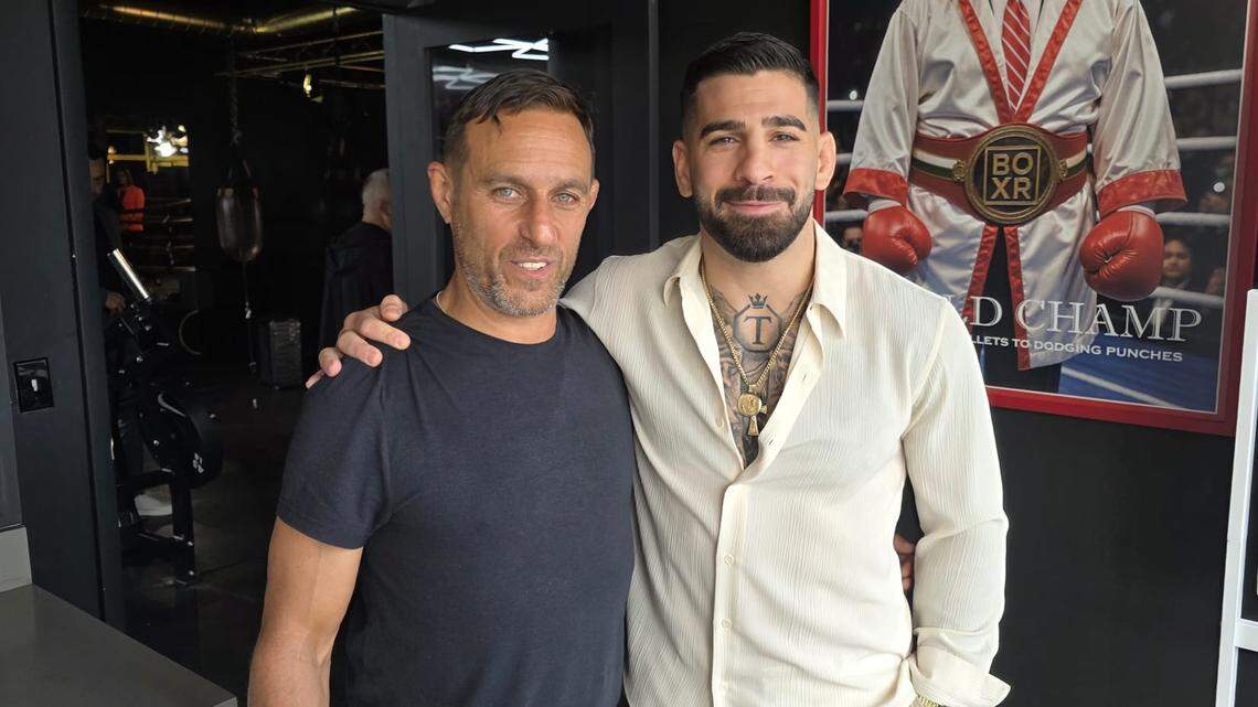 El preparador del campeón Ilia Topuria, el cubano Jesús Gallo (izq.), detalla la recta final para su pelea con Justin Gaethje y el impacto de entrenar en el sur de Florida. 