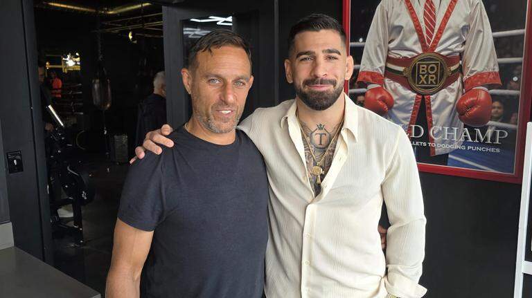 Ilia Topuria afina campamento en Miami: Estratega cubano supervisa cada paso antes de la Casa Blanca