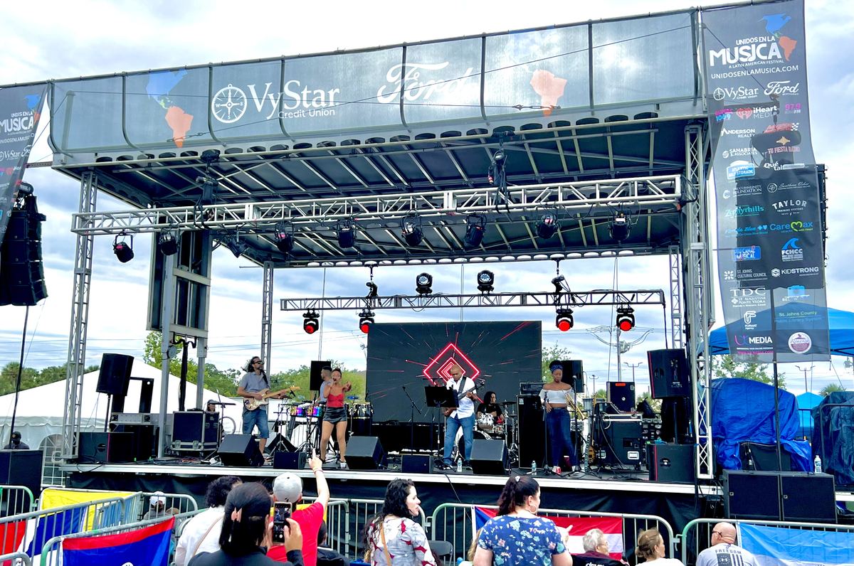 La organizadora y cantante Erika Quintero en Unidos en la Música: A Latin American Festival se llevó acabo el sábado 6 de mayo en la ciudad de St. Augustine