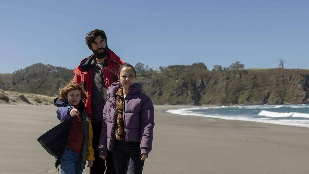 En Netflix la serie española 'La última noche en Tremore Beach' (2023), 'thriller' donde la ficción se asemeja a una realidad terrorífica.