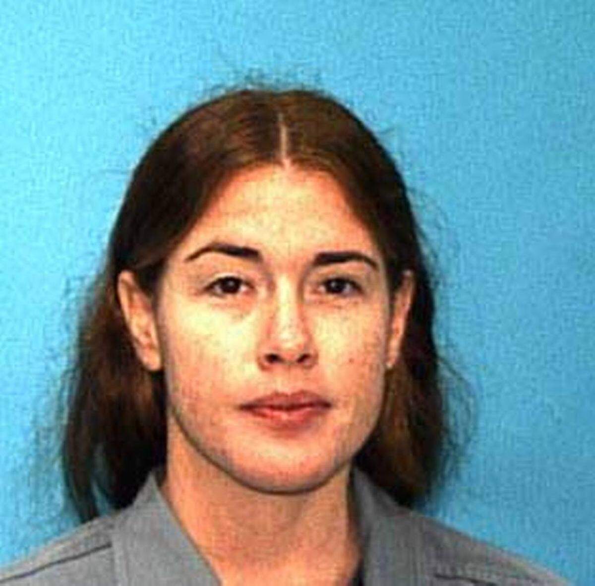 El extenso historial delictivo de Danielle Woodard, hermanastra de Nikolas Cruz, incluye violencia y abuso de drogas.