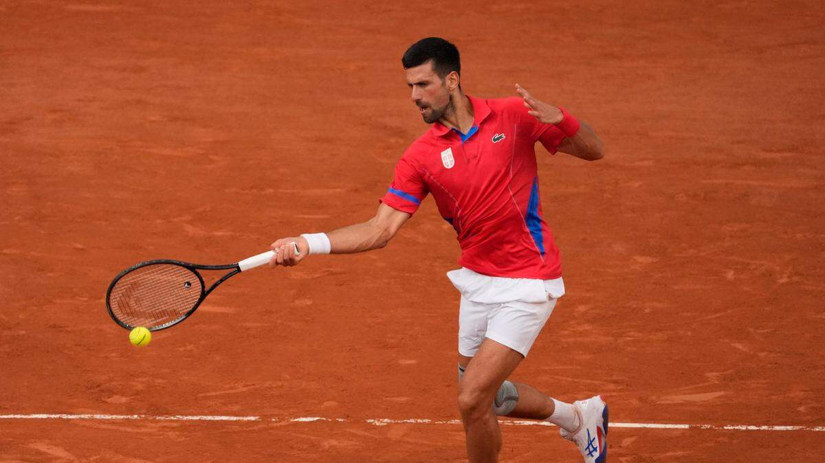 Novak Djokovic derrotó este jueves 6-3 y 7-6 (7/3) al griego Stefanos Tsitsipas y jugará una de las semifinales del tenis olímpico ante el italiano Lorenzo Musetti.