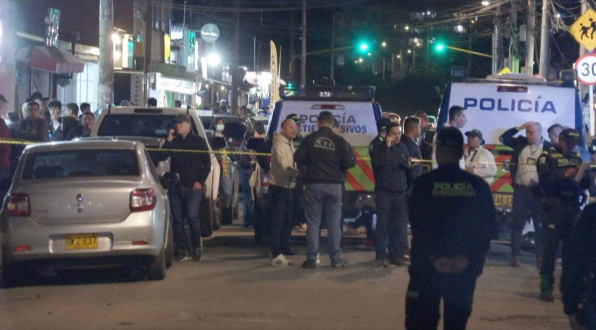 Policía resguarda la zona tras el ataque a tiros contra candidato presidencial colombiano. Captura de pantalla/AFP