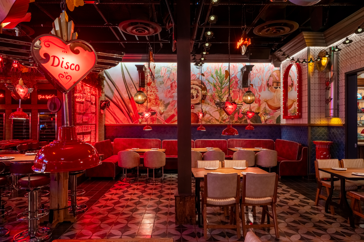 Un área del comedor de Andrés Carne de Res en Miami Beach.