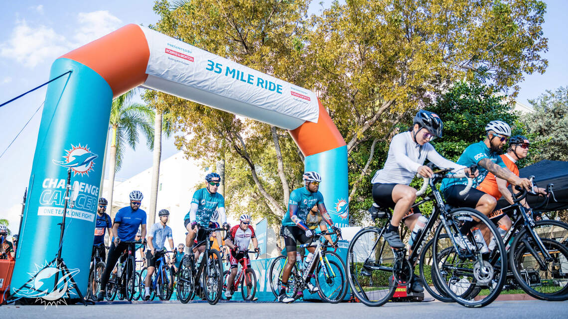 Los Dolphins alcanzan su meta, pero no se detienen en su batalla para tacklear el cáncer