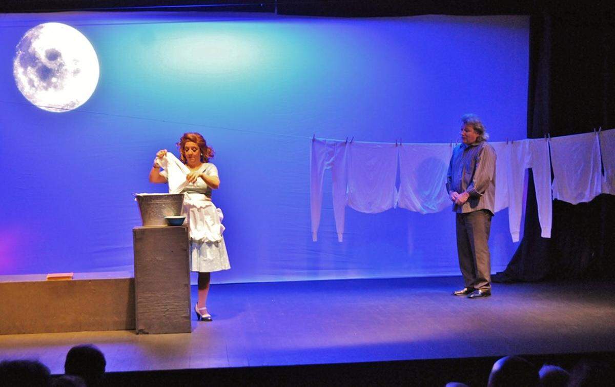 Jessica Álvarez Diéguez y Alejandro Vales en un escena de ‘Por el placer de volver a verla’.