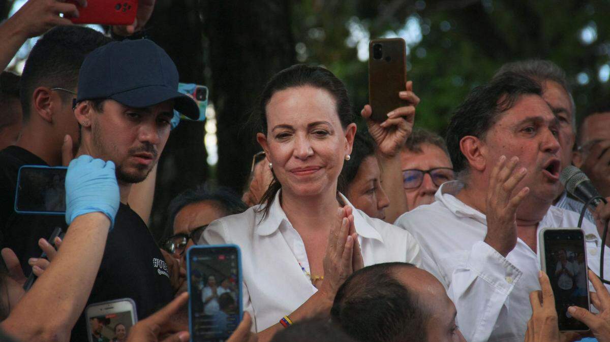 Foto de archivo que muestra a la candidata presidencial de la oposición María Corina Machado durante un mitin en la ciudad de Rubio, estado Táchira, Venezuela, el 18 de marzo de 2023.