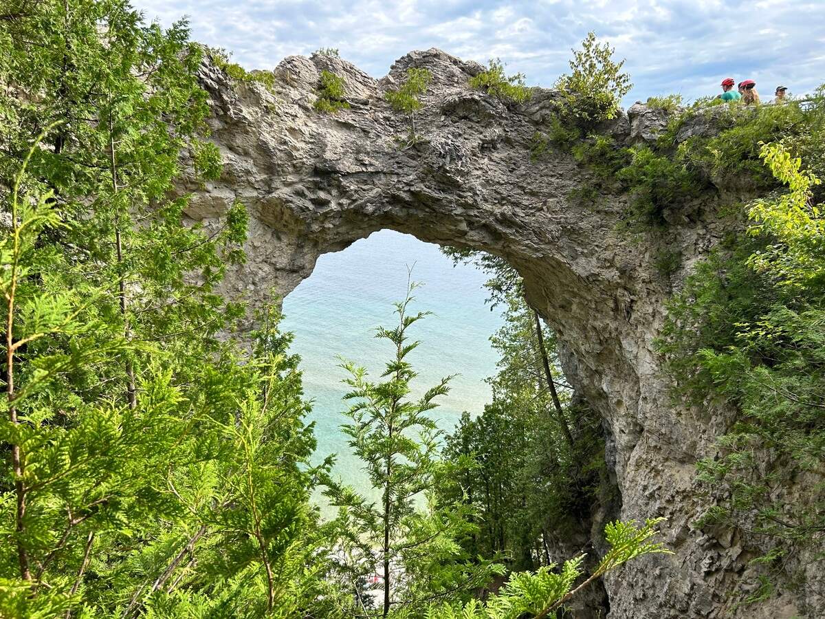 Roca Arch, formación de piedra caliza en la Isla Mackinac.