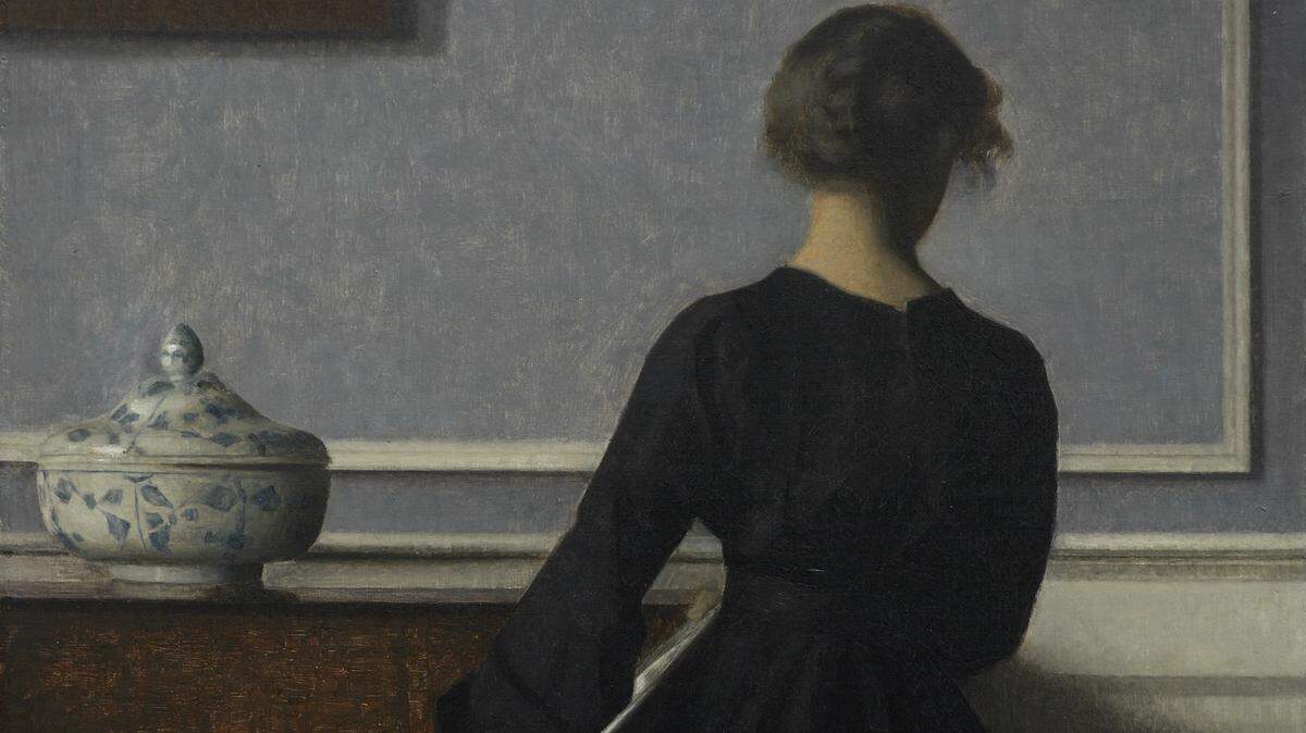 'Interior, mujer vista de espaldas', hacia 1904 de Randers Kunstmuseum. El Museo Nacional Thyssen-Bornemisza presenta del 17 de febrero al 31 de mayo de 2026, la primera gran retrospectiva en España dedicada a Vilhelm Hammershøi (1864-1916). En total noventa óleos y dibujos del artista y de algunos de sus contemporáneos.