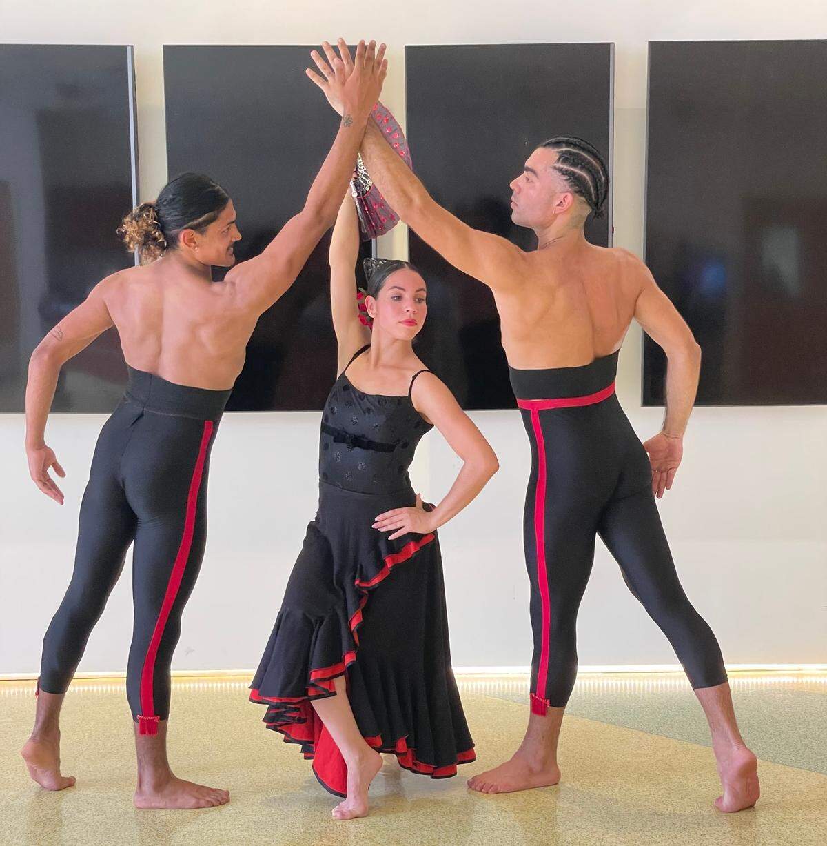 Los intérpretes de esta nueva “Carmen” son (de izquierda a derecha) Carlos Realegeno, Yanil Pabón y Camilo Toro.