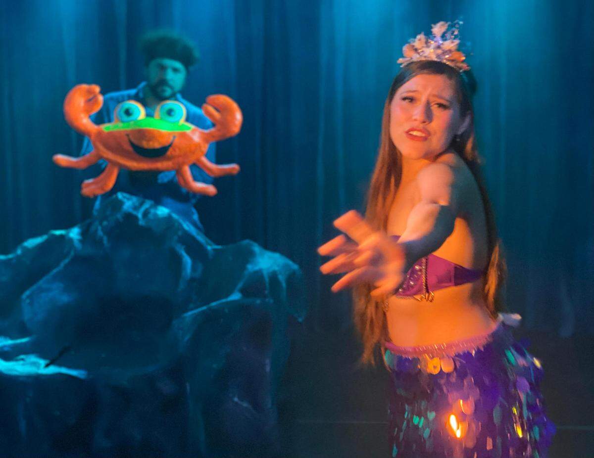 Anthony Lorusso y Anagabriel Marcoccia en una escena de ‘La Sirenita’.