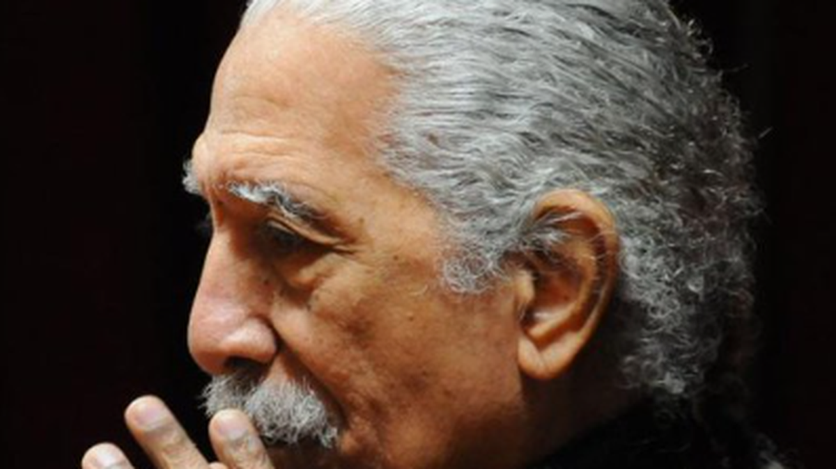  El reconocido etnólogo, folclorista y escritor cubano Rogelio Martínez Furé, ganador de los premios nacionales de Investigación Cultural (2001), Danza (2002) y Literatura (2015), falleció este lunes en La Habana, a los 85 años.