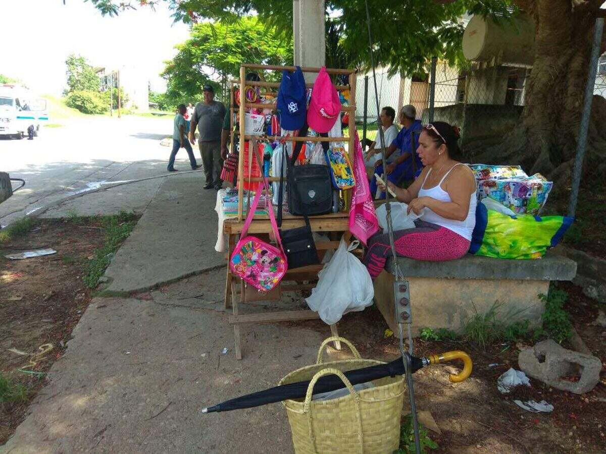 En los últimos años ha aparecido la venta ambulante como una manera de ganarse la vida en esta olvidada ciudad.