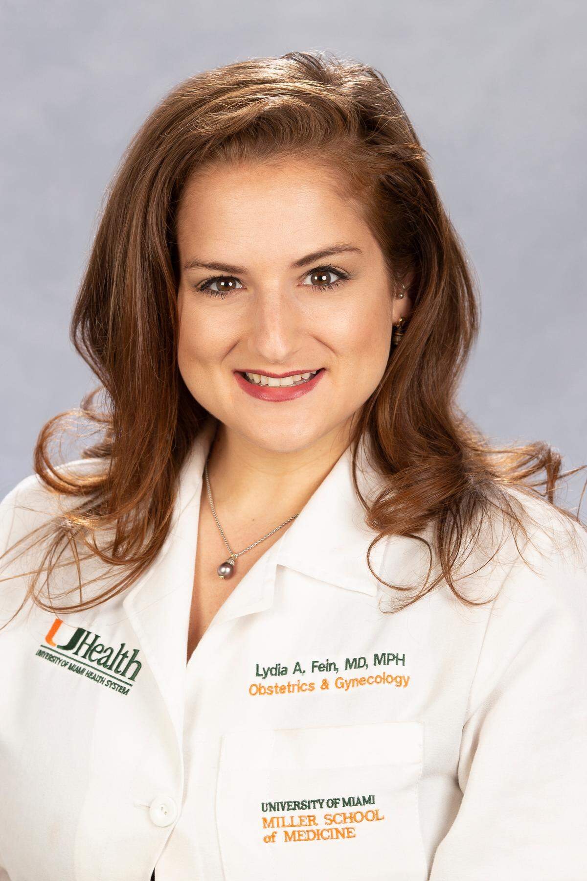 La ginecóloga Dra. Lydia Feindirige UHealth’s Gender Affirmation Program.