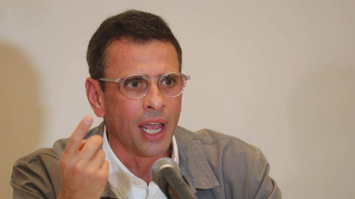 Foto de archivo. El vicepresidente de Comunicación y Asuntos Electorales del Partido Socialista Unido de Venezuela (PSUV), Jorge Rodríguez, aseguró este lunes que el exgobernador opositor Henrique Capriles es candidato a diputado de la Asamblea Nacional (AN, Parlamento), para las elecciones previstas para el 25 de mayo.
