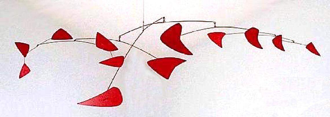 ‘Red Mobile’, 1956, chapa metálica pintada y varillas de metal, una obra emblemática de Calder, Museo de Bellas Artes de Montreal.