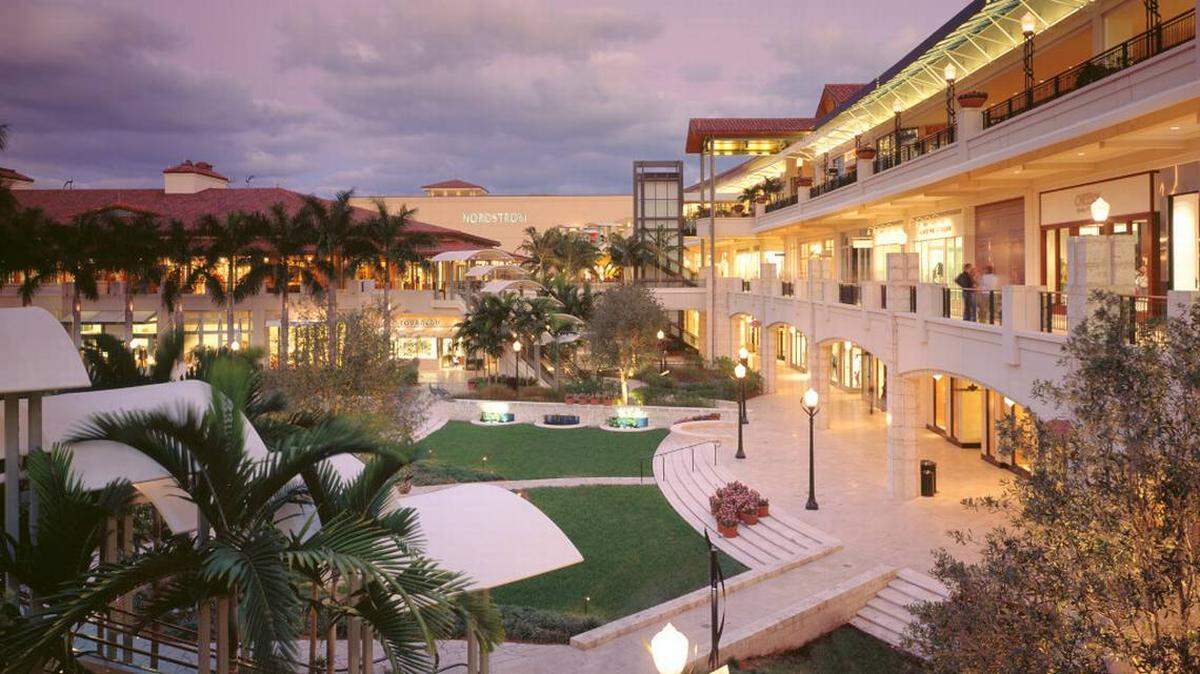The Shops at Merrick Park, which includes apartments on one side, was the first new development built in Coral Gables’ old industrial district. It set the stage for creation of a new neighborhood centered around public transit and walkability.