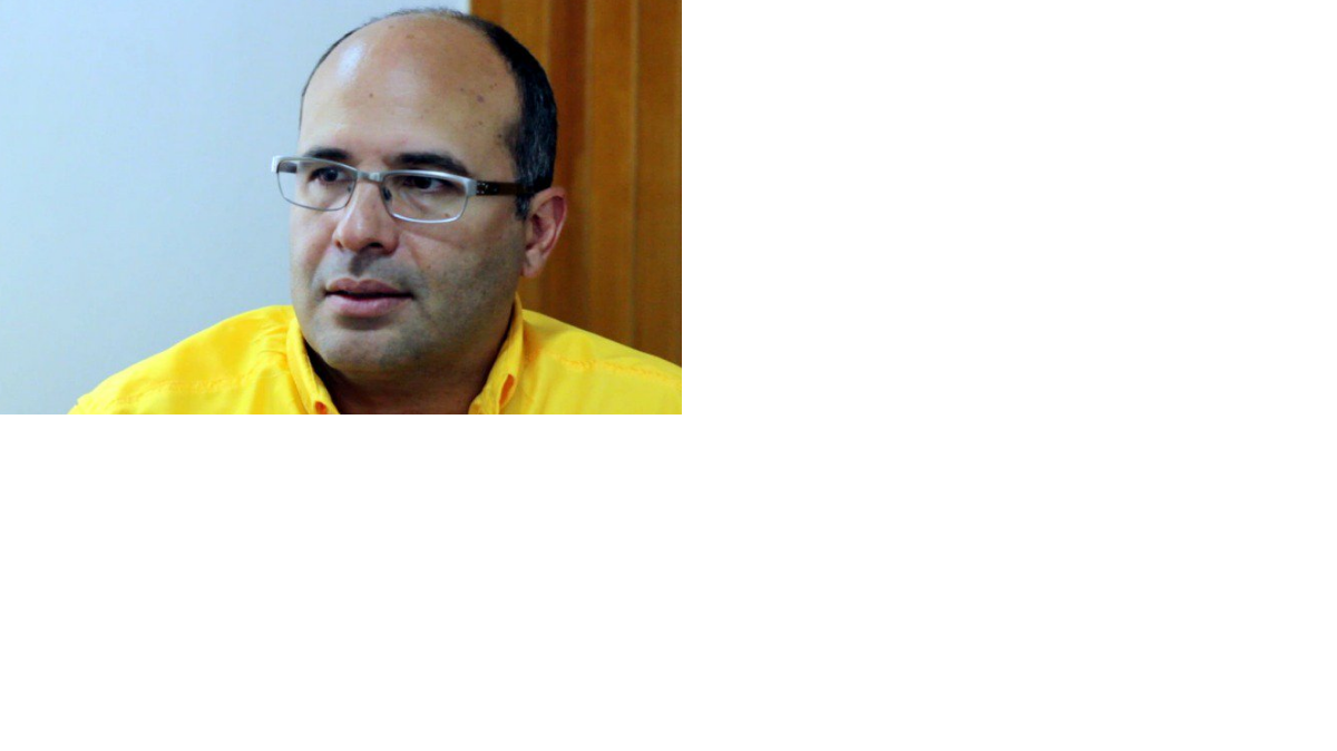 El diputado opositor venezolano Jorge Millán denunció este sábado que fue retenido en el aeropuerto de Maiquetía, que sirve a Caracas, por las autoridades de migración, que además le anularon su pasaporte.