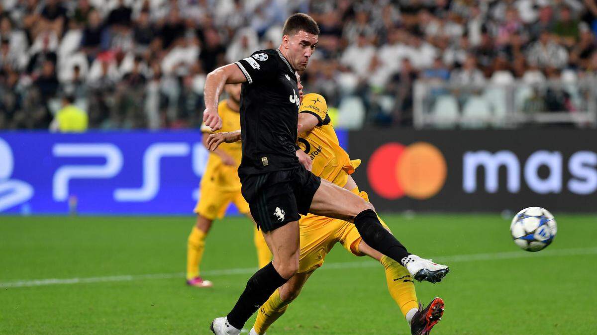 El serbio Dusan Vlahovic entró a la hora de juego y anotó dos goles y dio una asistencia para Juventus que empató 4-4 con Borussia Dortmund, este martes en el inicio de la Liga de Campeones.