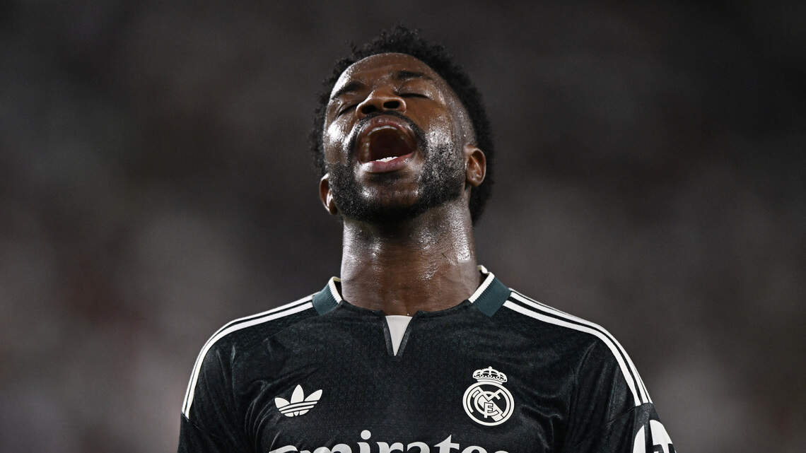 Vinícius ante el espejo en el Madrid: Mourinho le da todo, pero rinde menos y un jugador de 19 años le hace sombra