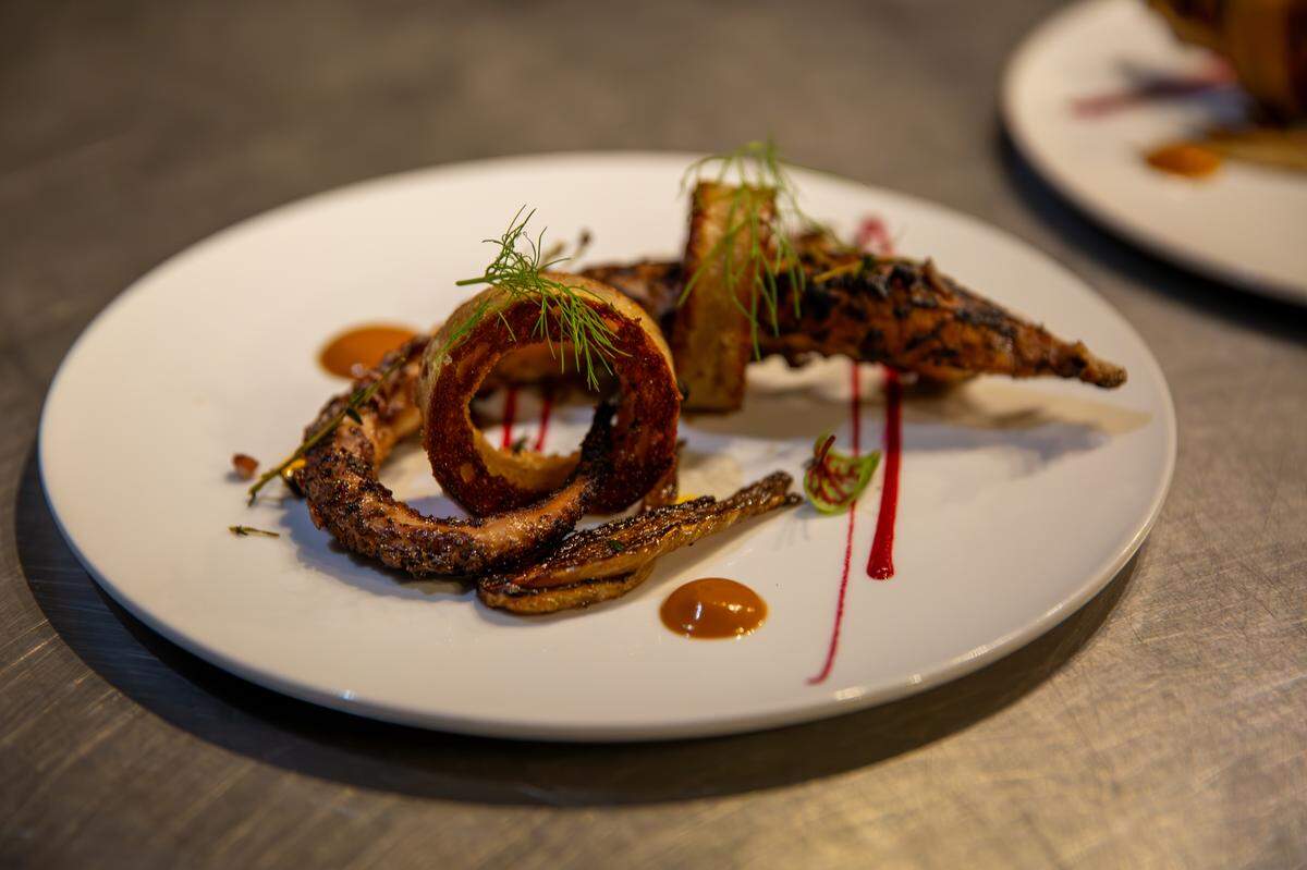 Plato de pulpo en Roux 30A, en Santa Rosa Beach, al norte del Golfo de México.