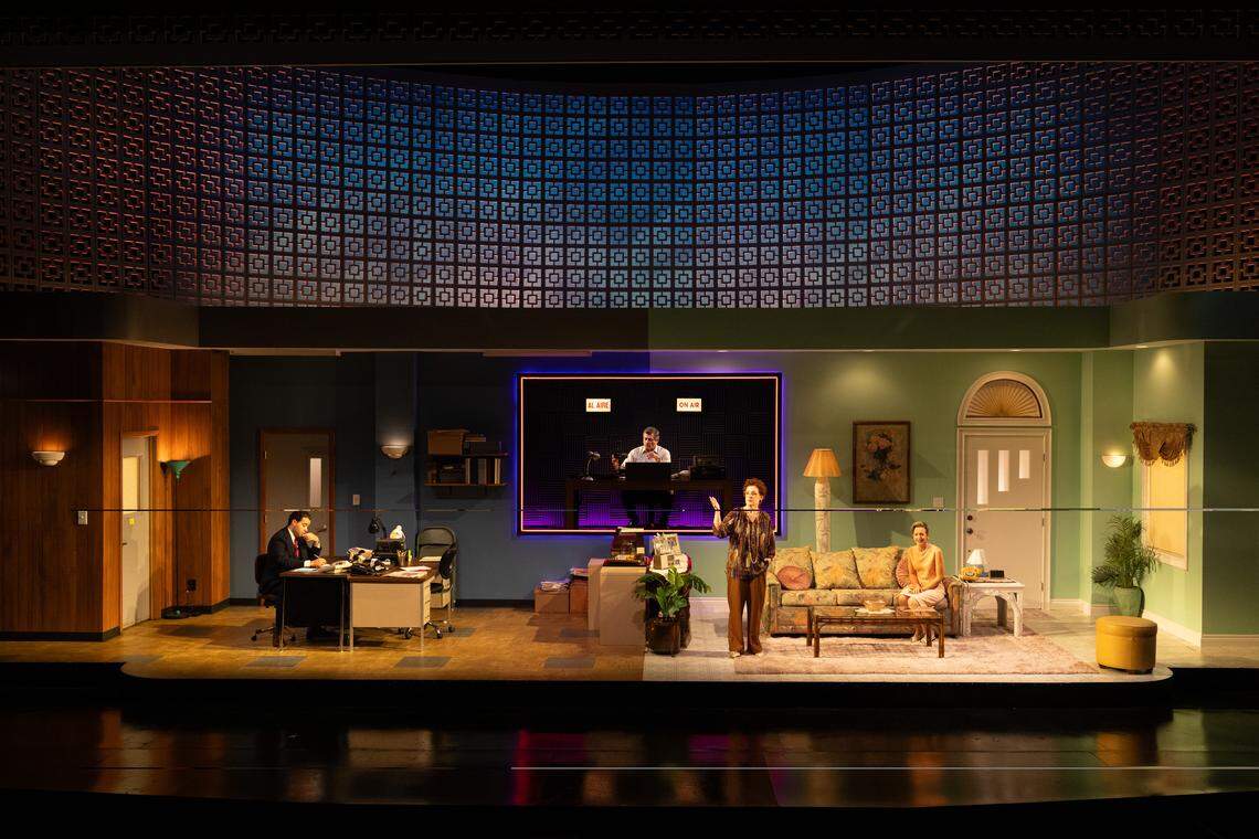 El elenco del estreno mundial de “English Only” de Nicholas Griffin, producido por Miami New Drama. 