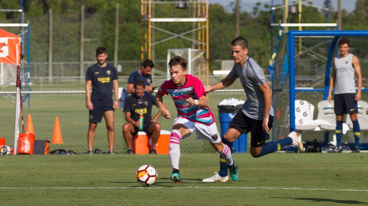 Con solo 17 años de edad, el mediocampista venezolano Rafael González (izq.) se ganó la oportunidad de jugar en el fútbol profesional al convertirse en el primer atleta contratado por el Miami United para la temporada del 2019.