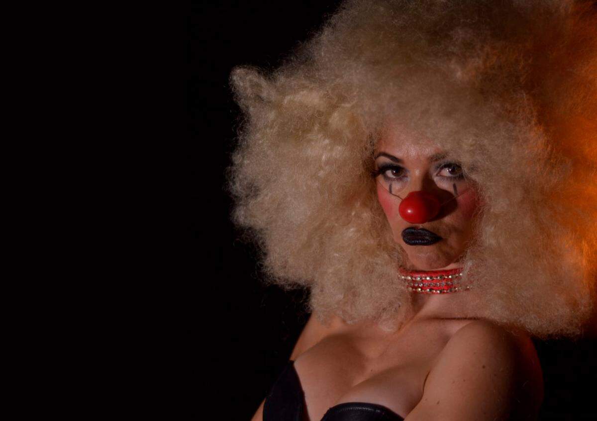 Serie de artes escénicas gratuitas los viernes y sábados de 8 p.m. a 11 p.m. comenzando con el divertido y transgresor espectáculo “Perdido Cabaret”, de la compañía SensoDrama, el 16 y 17 de abril.