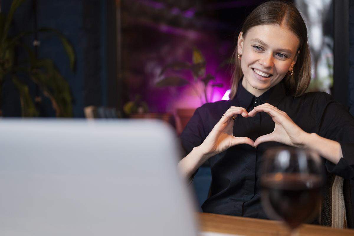 La inteligencia artificial (IA) impulsa una ola de ciberdelincuencia que aprovecha la confianza emocional de los enamorados. 