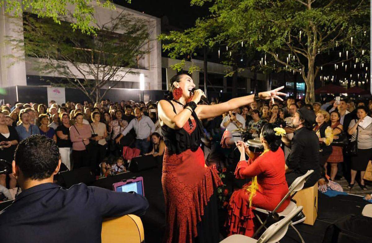 La fiesta en The Doral Yard, con el flamenco de Anabel López y Leslie Cartaya.