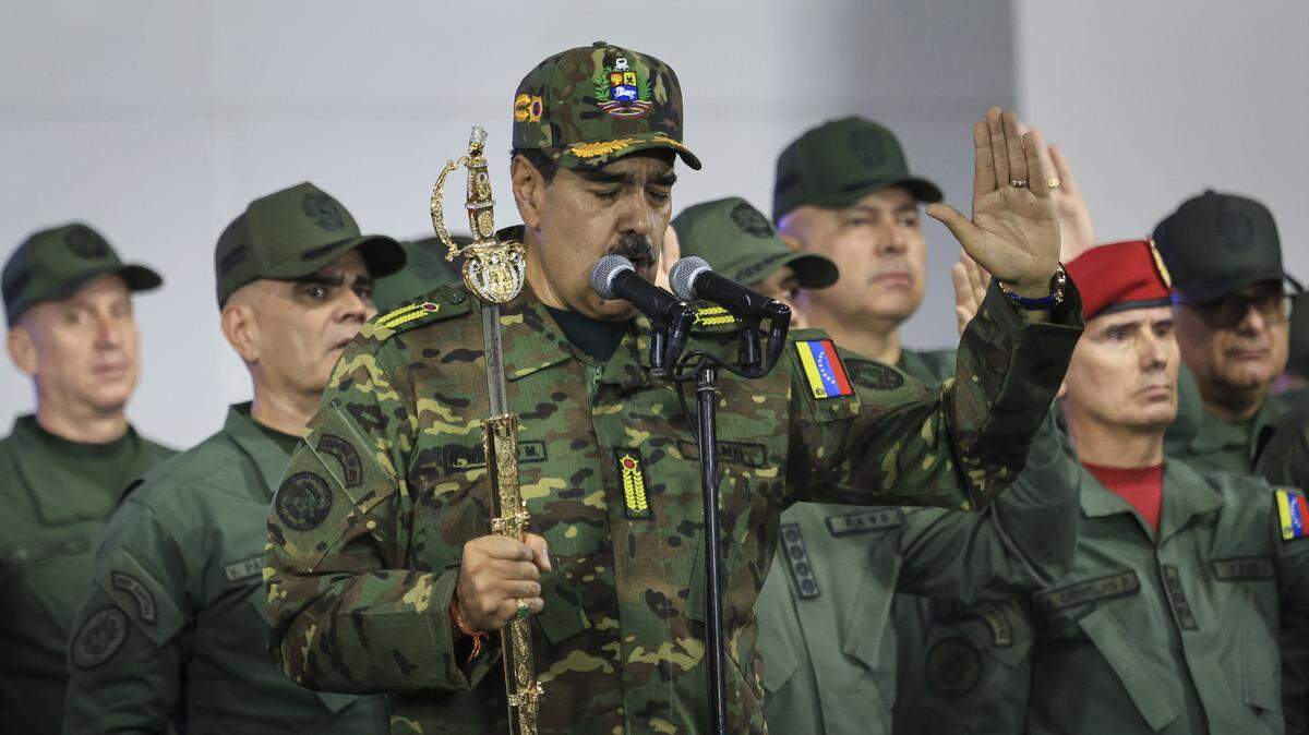 CARACAS, VENEZUELA - NOVEMBER 25: President of Venezuela NicolÃ(degrees)s Maduro delivers a speech while holding the Venezuelan independence hero Simon Bolivar's 'Sword of Peru' during a military ceremony on November 25, 2025, in Caracas, Venezuela. The United States recently designated the "Cartel De Los Soles" (Cartel of The Suns) as a foreign terrorist organization, a group allegedly led by the president of Venezuela, Nicolas Maduro, and which, it is presumed, includes high-ranking members of the Venezuelan government. (Photo by Jesus Vargas/Getty Images)