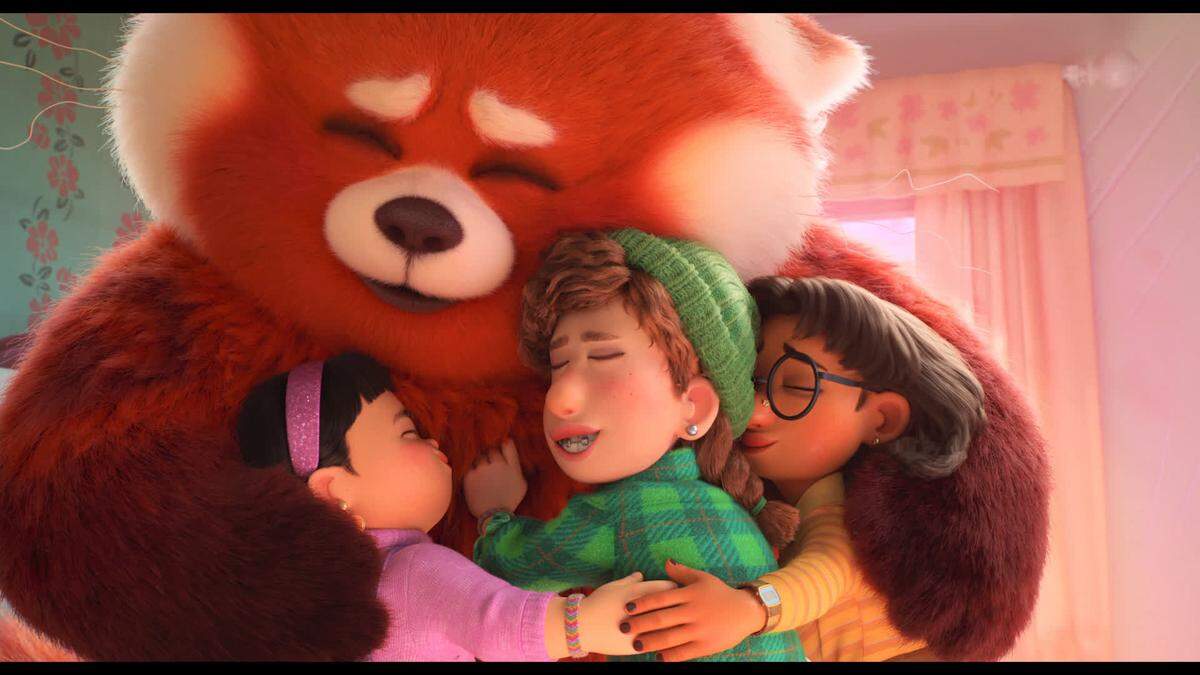 “Family Day on Aragon”, evento auspiciado por Books & Books, Coral Gables Museum y la propia Cinemateca que proyecta el mejor cine para niños y jóvenes exhibe ‘Turning Red’ (2022).