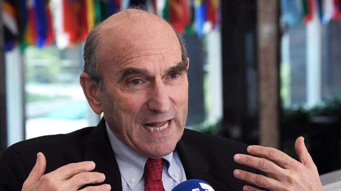 El enviado de Estados Unidos para Venezuela, Elliott Abrams, habla con Efe el miércoles 22 de mayo en la sede del Departamento de Estado en Washington.
