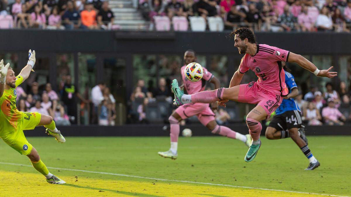 El jugador del Inter Miami Leonardo Campana anotó uno de los goles en el partido de la MLS contra CF Montreal, celebrado el 10 de marzo de 2024 en el Chase Stadium de Fort Lauderdale, Florida.