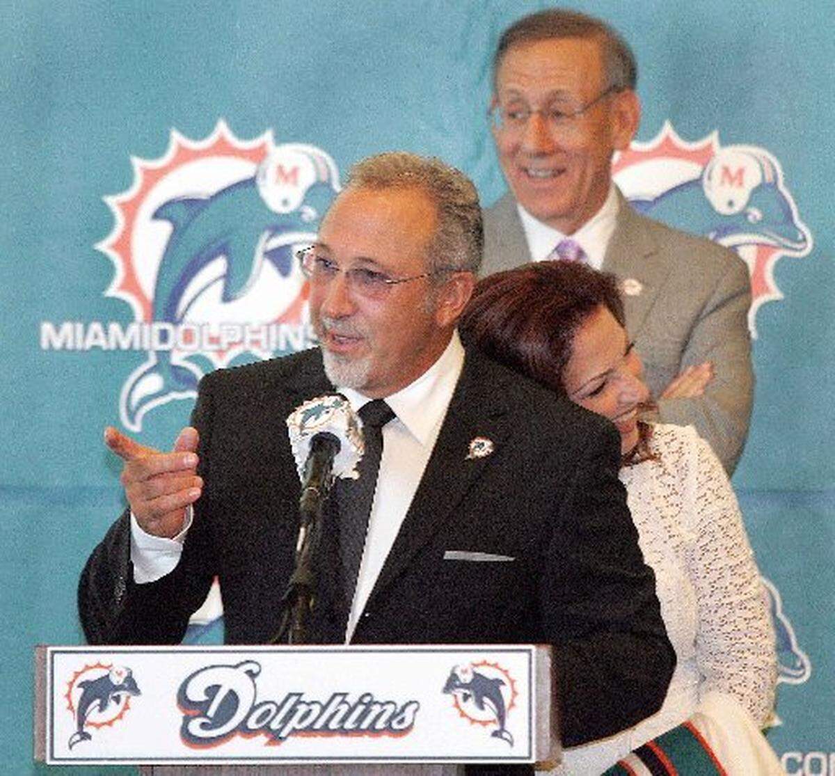 Gloria and Emilio Estefan announce their minority share ownership of the Miami Dolphins along with owner Stephen Ross in 2009.