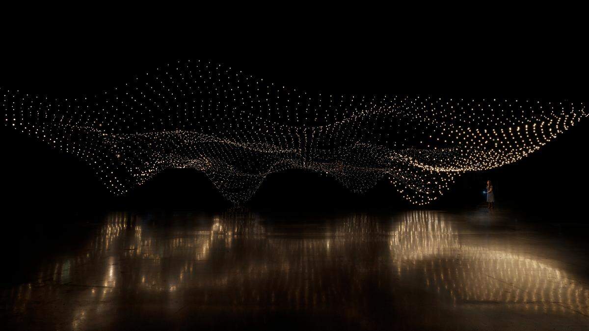 En “Pulse Topology” al final todos los latidos se unen como si se tratara de un solo corazón.