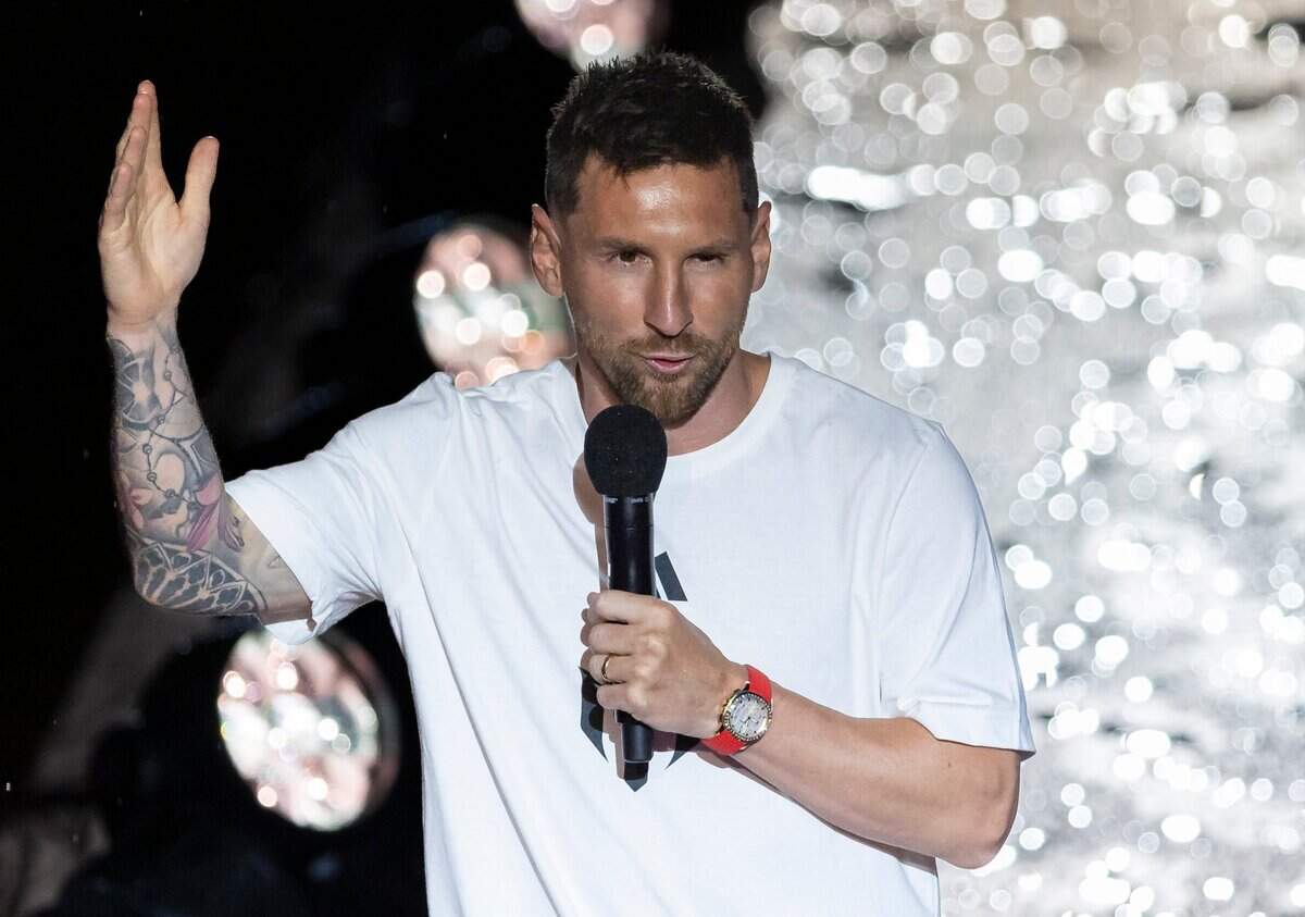 Lionel Messi habla en su presentación como jugador del Inter Miami en el DRV PNK Stadium de Fort Lauderdale, Florida, el 16 de julio de 2023.