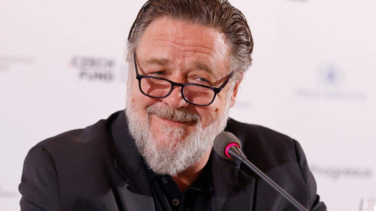 Russell Crowe en una conferencia de prensa durante el Festival Internacional de Cine Karlovy Vary 2023 Karlsbad.