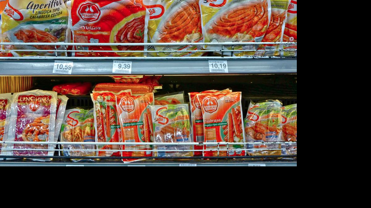 Productos de BRF, la mayor exportadora de carnes de pollo de Brasil y una de las principales del mundo, vistos en un supermercado brasileño. 