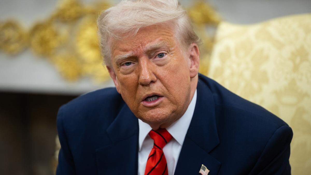 El presidente de Estados Unidos, Donald Trump, habla durante una reunión con el primer ministro canadiense, Mark Carney, en el Despacho Oval de la Casa Blanca el 6 de mayo de 2025. 